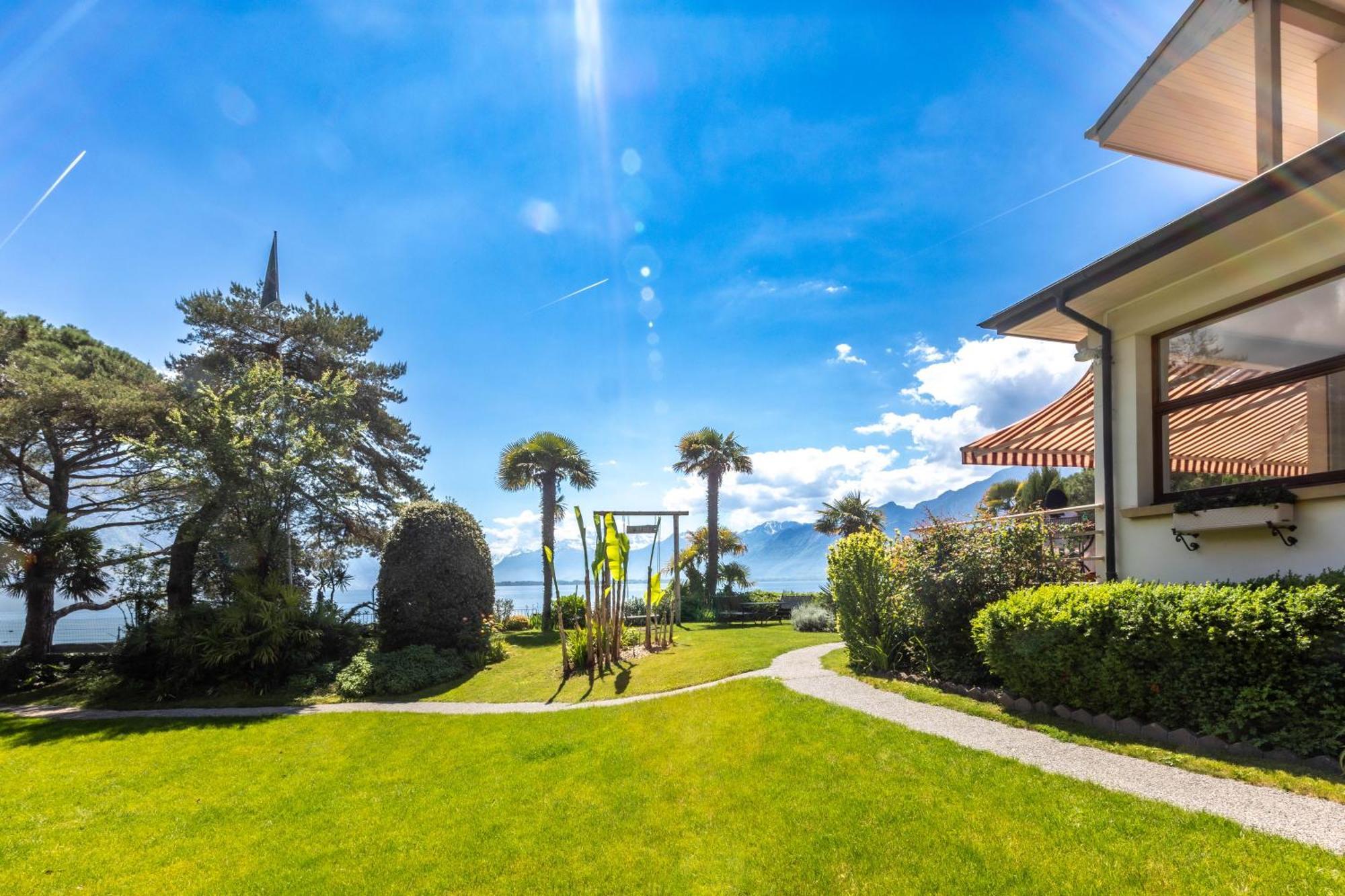 La Villa Montreux Luaran gambar